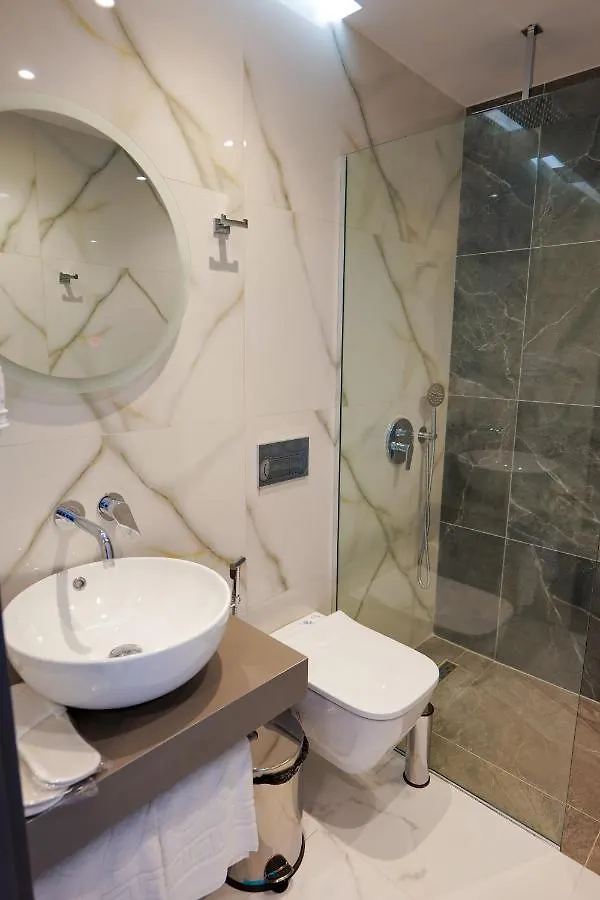 Nerium Hotel Ksamil 3*,